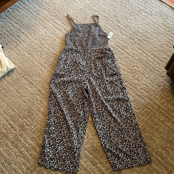 Old Navy Pants - Old navy ankle length jump suit